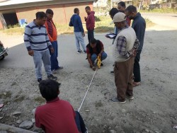  हेटौंडा ४ को बाटोमा अख्तियारको टोली 